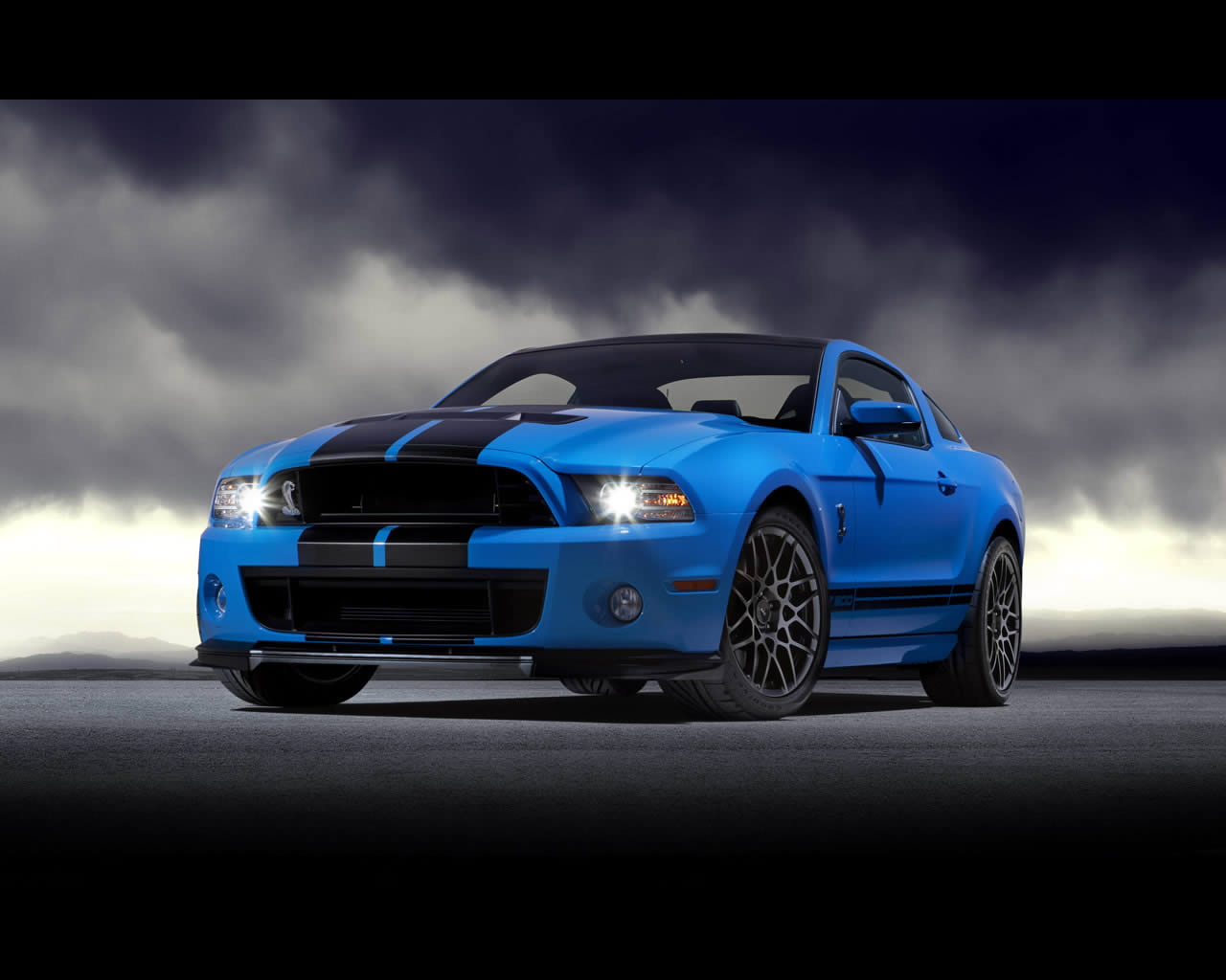 Ford mustang v8 shelby #2