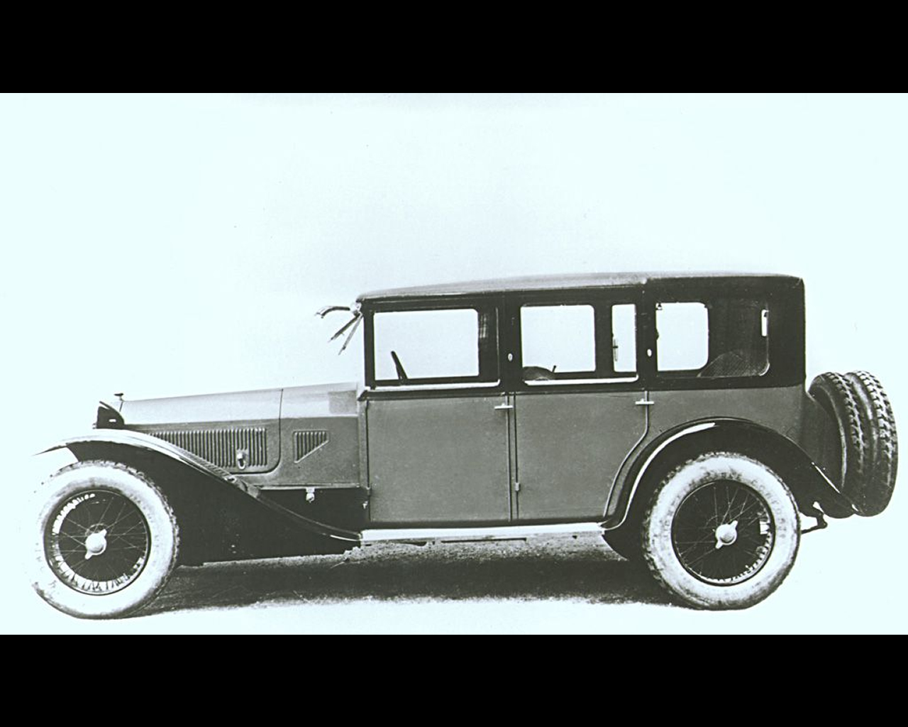http://www.autoconcept-reviews.com/cars_reviews/lancia/lancia-lamda-1922-1931/wallpapers/8%20-%20Lancia%20Lambda%201922%201931.jpg