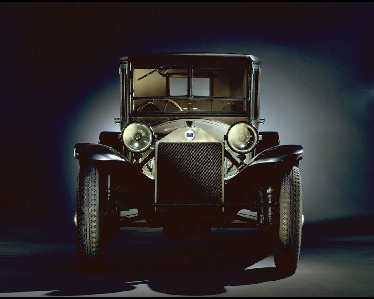 http://www.autoconcept-reviews.com/cars_reviews/lancia/lancia-lamda-1922-1931/wallpapers/9%20-%20Lancia%20Lambda%201922%201931.jpg