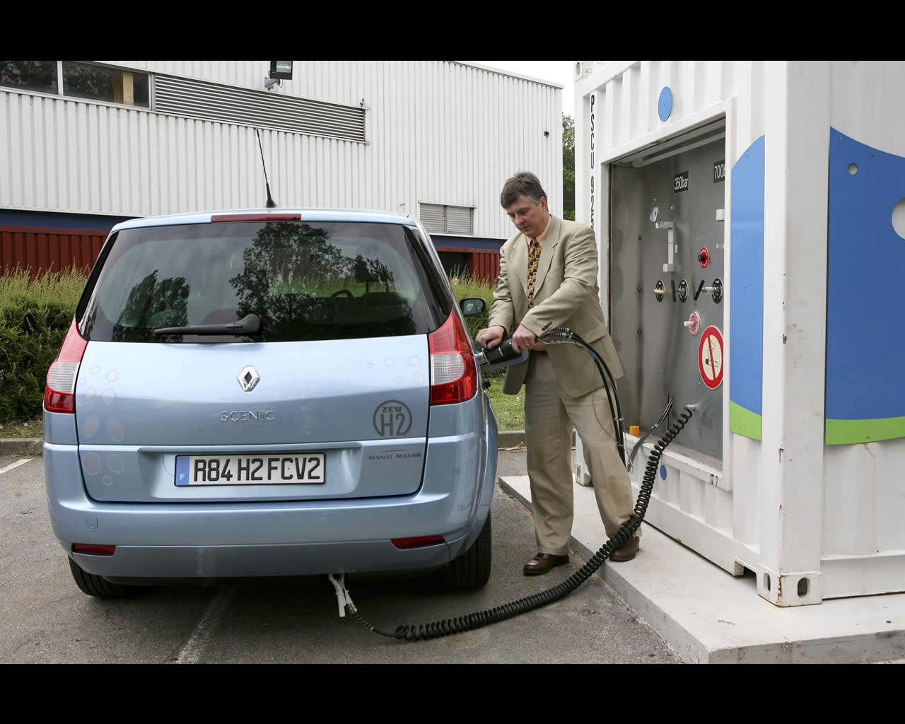 Nissan hydrogen fuel cell car #10